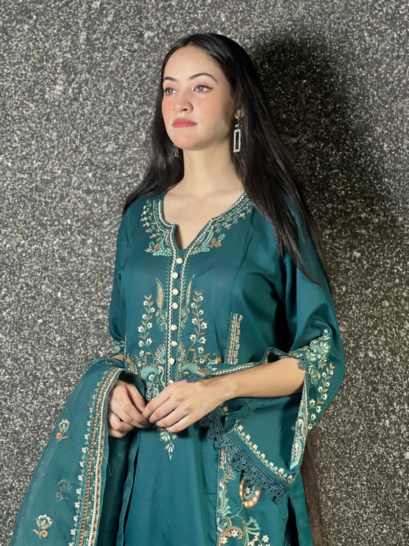 Noir Elegance Embroidered Lawn Suit - Image 2